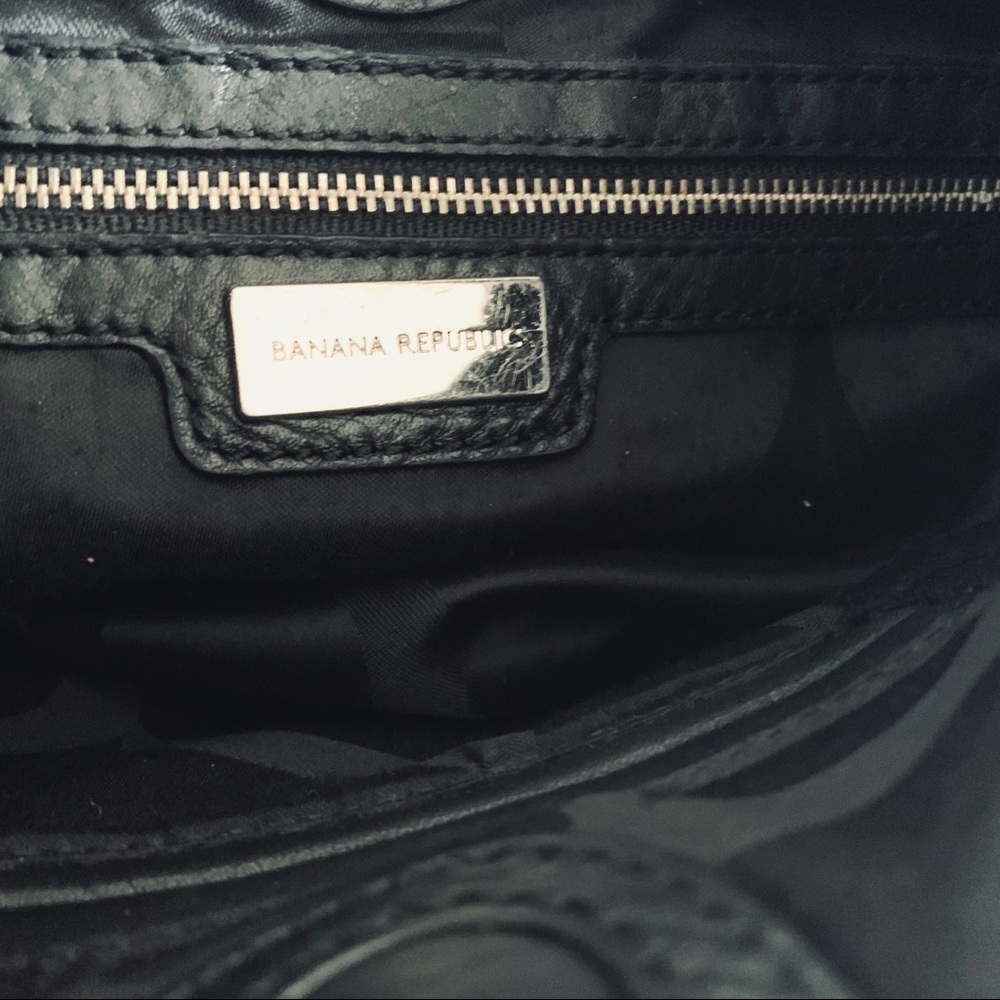 Banana Republic Black Leather Shoulder Bag/Purse - Picture 8 of 12